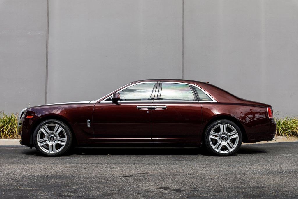Used 2016 Rolls-Royce Ghost image 2