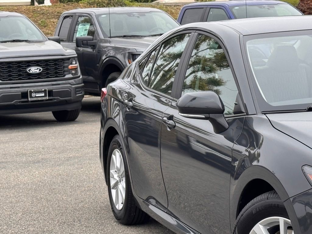 Used 2025 Toyota Camry LE image 5