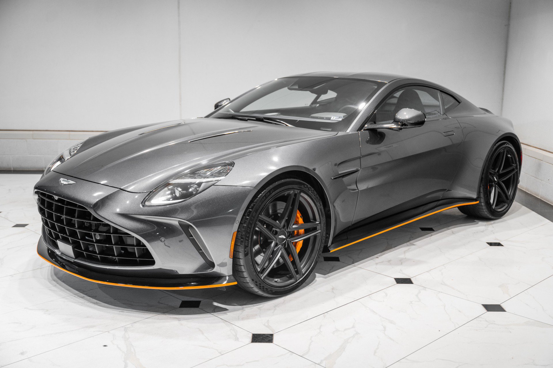 Used 2025 Aston Martin V8 Vantage Coupe RWD image 37