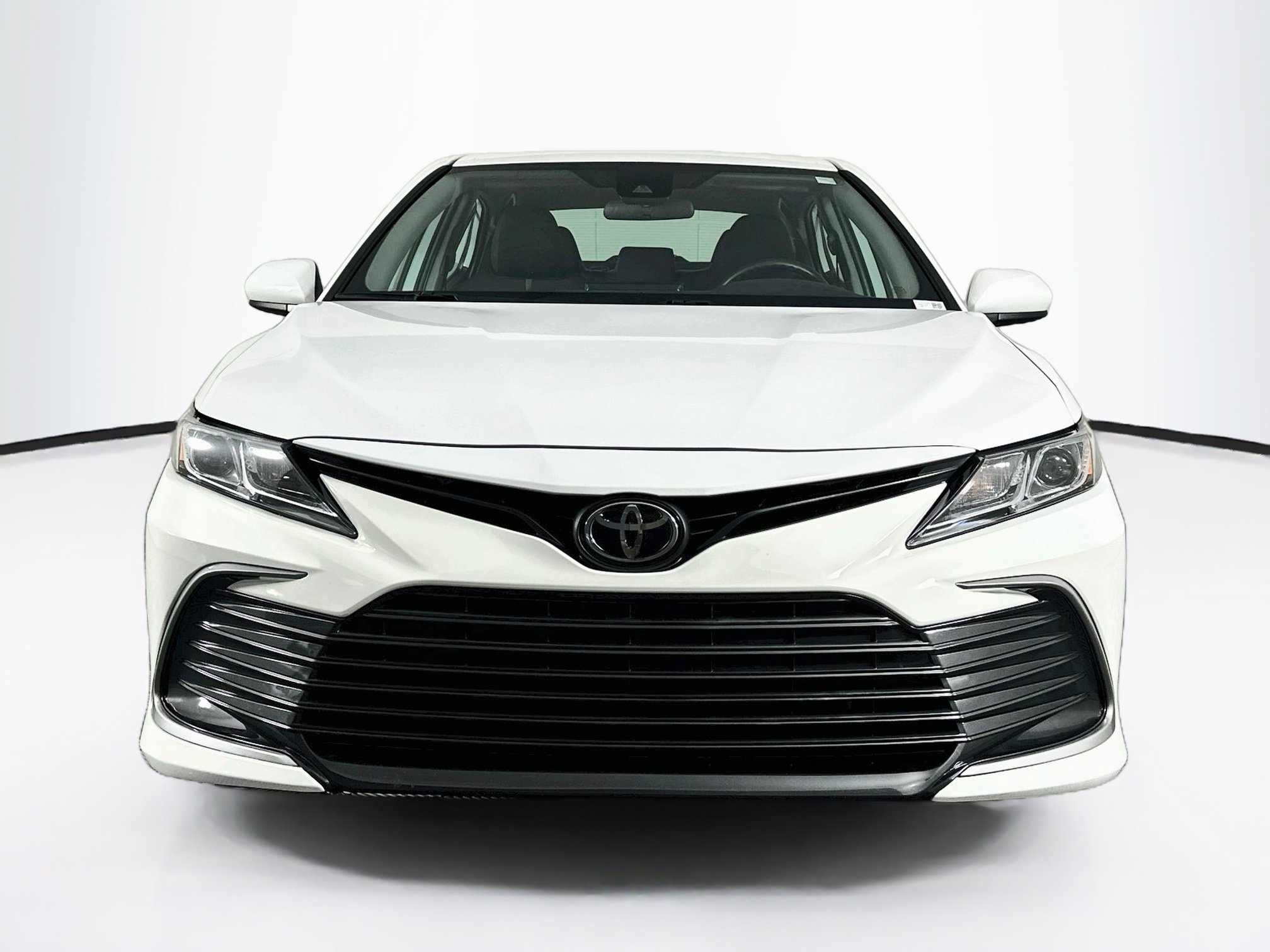Used 2022 Toyota Camry LE w/ Carpet Mat Package (TMS) FWD image 2