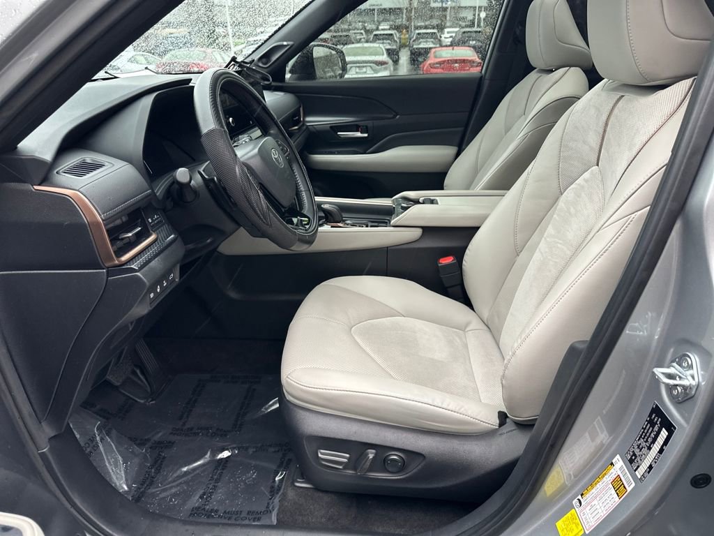 Used 2024 Toyota Grand Highlander AWD Hybrid image 12