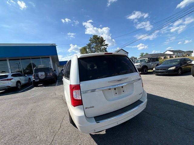 Used 2011 Chrysler Town & Country Limited FWD image 21