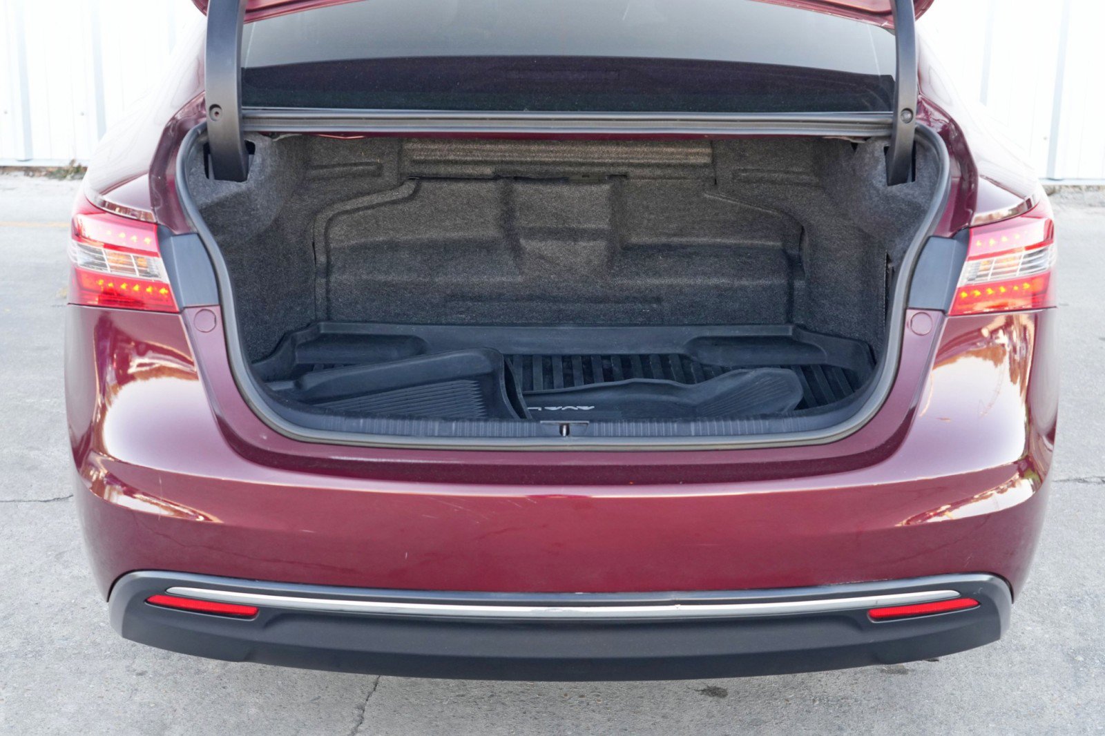 Used 2018 Toyota Avalon XLE Premium image 9