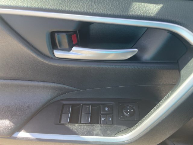 Used 2025 Toyota RAV4 XLE AWD/4WD image 22