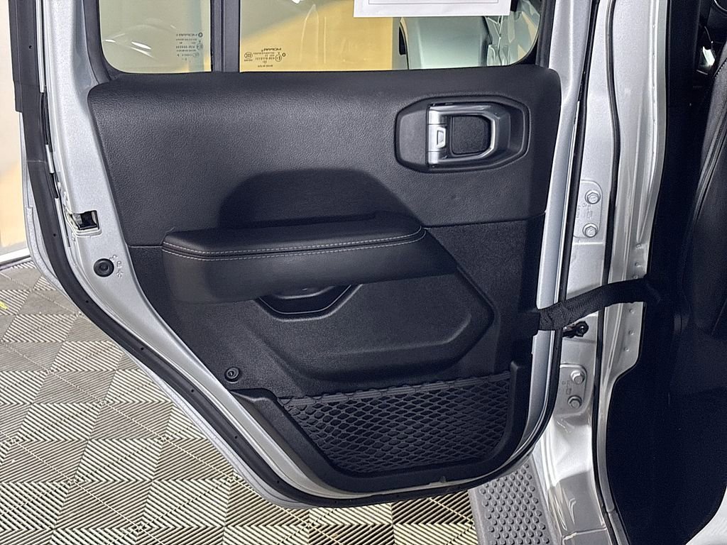 Used 2023 Jeep Wrangler Unlimited Sahara w/ Cold Weather Group AWD/4WD image 19