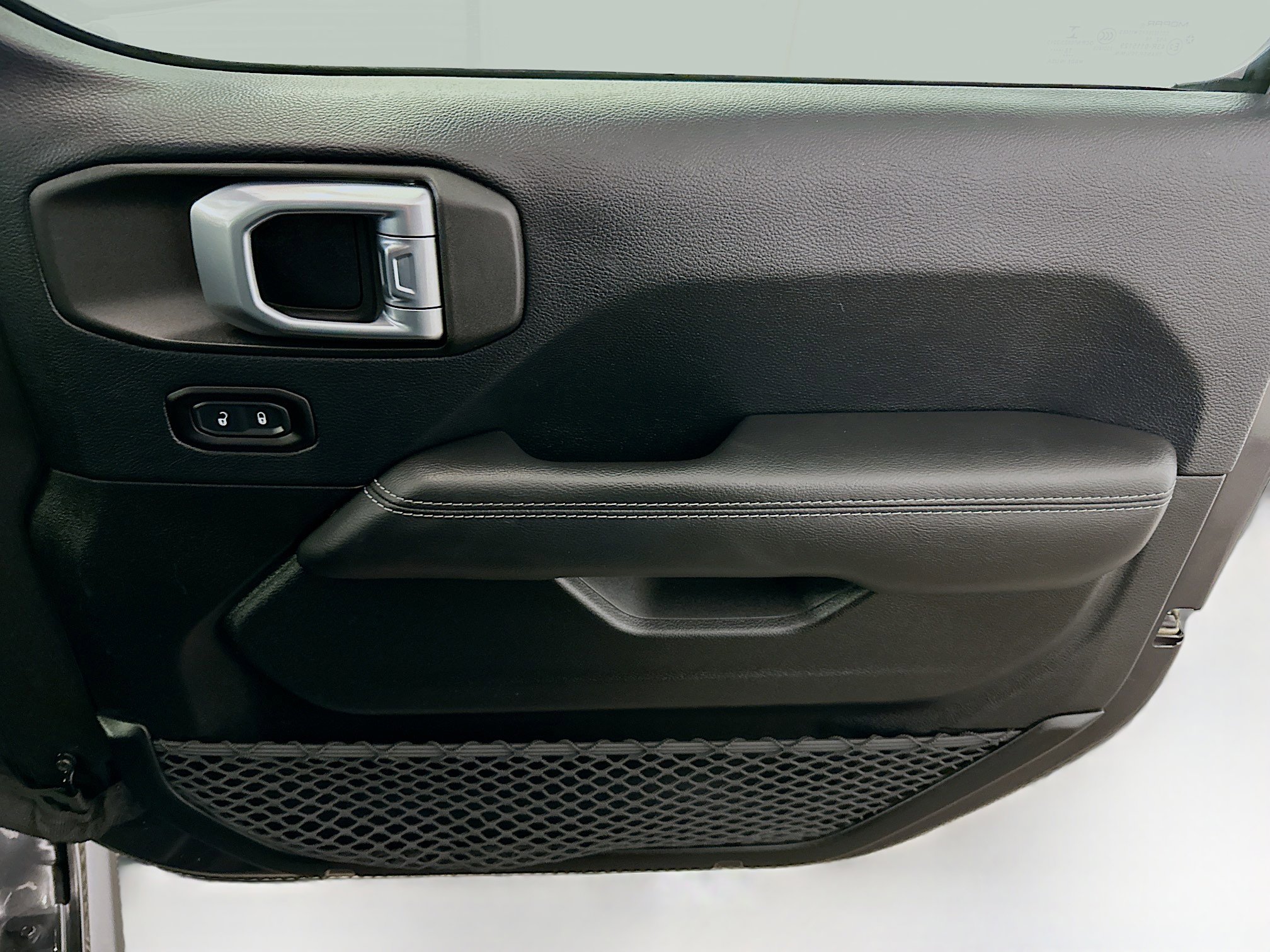 Used 2018 Jeep Wrangler Unlimited Sahara image 33