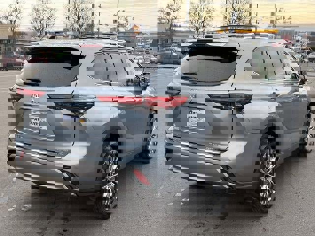 Used 2022 Toyota Highlander Platinum image 29