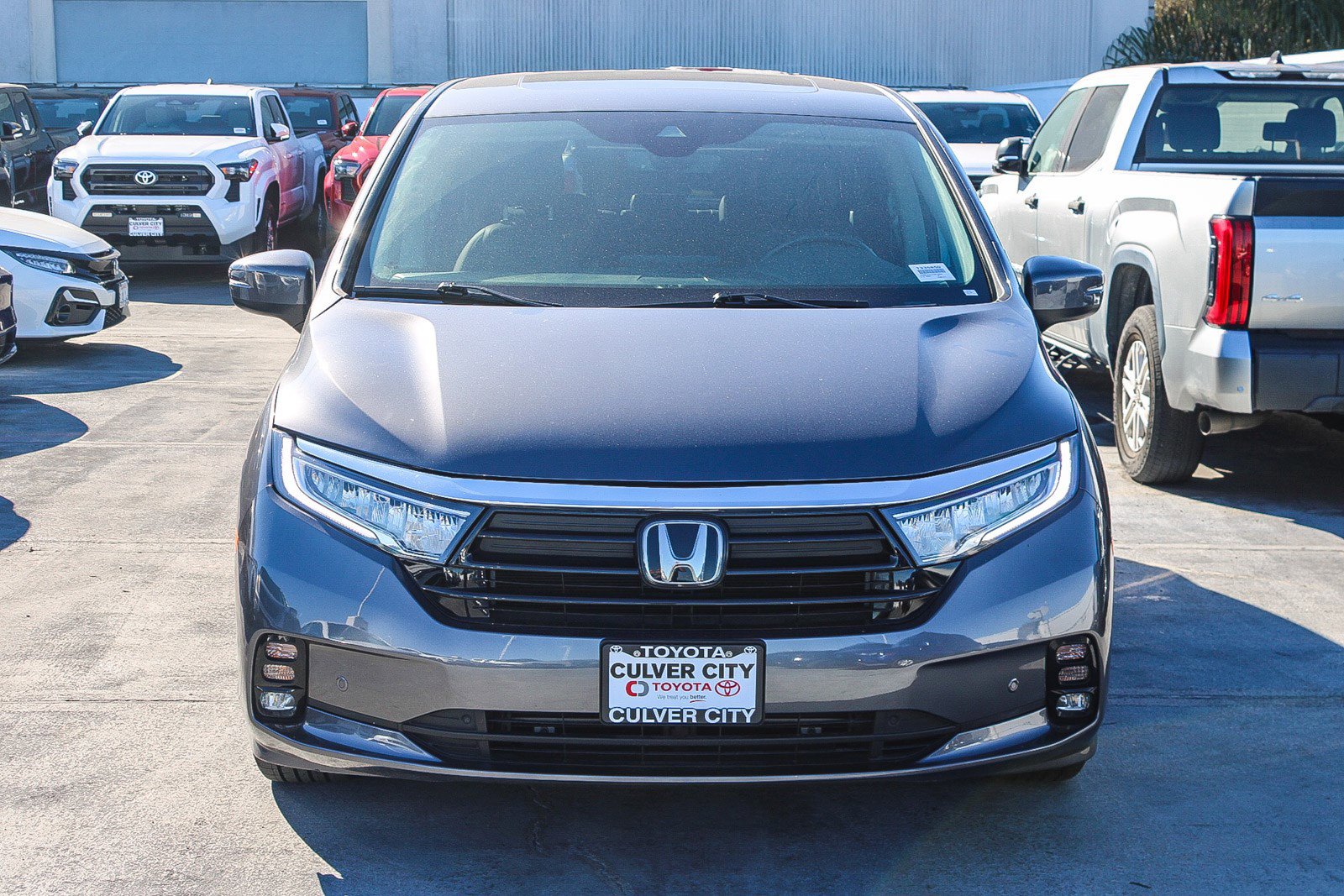 Used 2023 Honda Odyssey Touring image 2