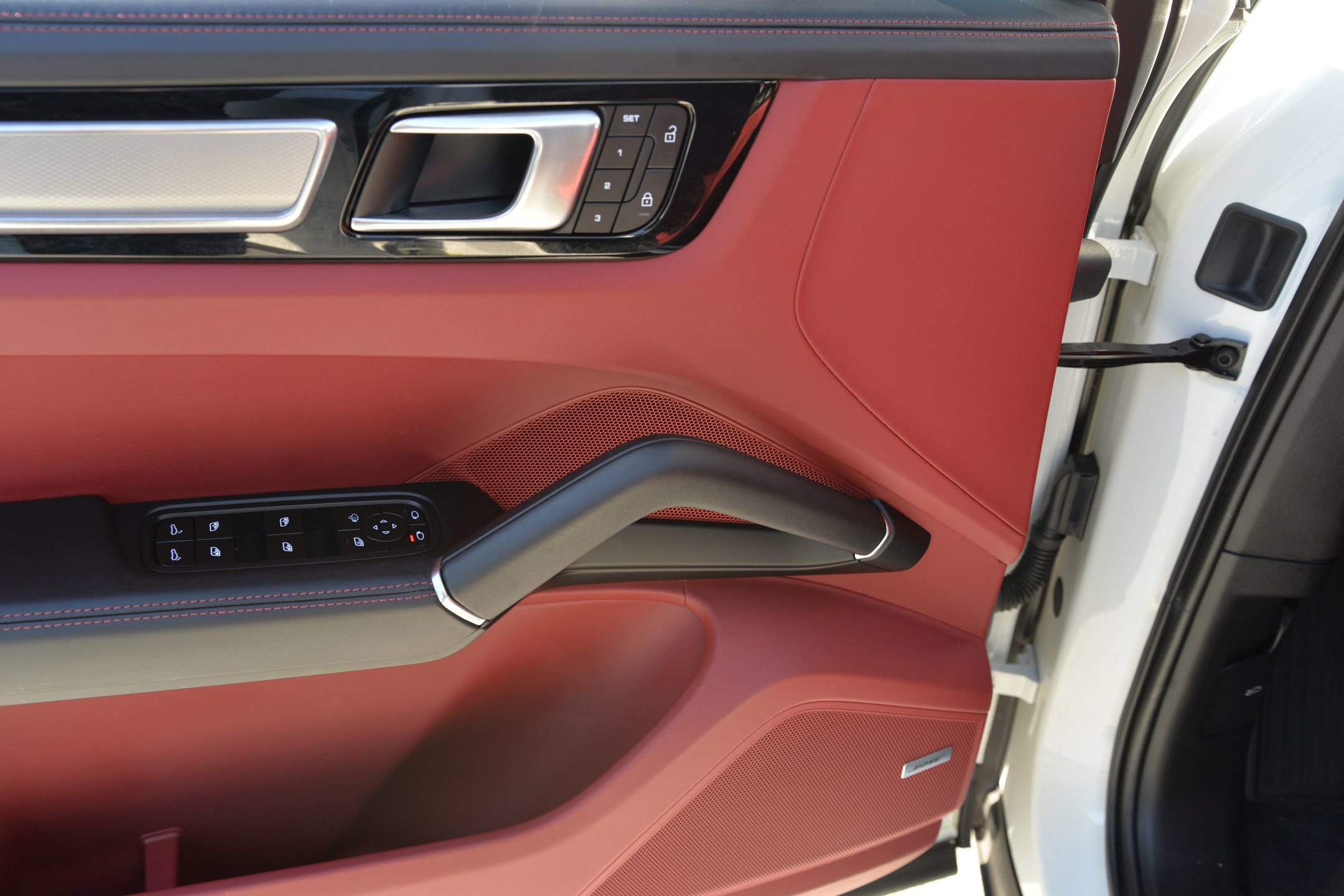 Certified 2023 Porsche Cayenne Platinum Edition image 29