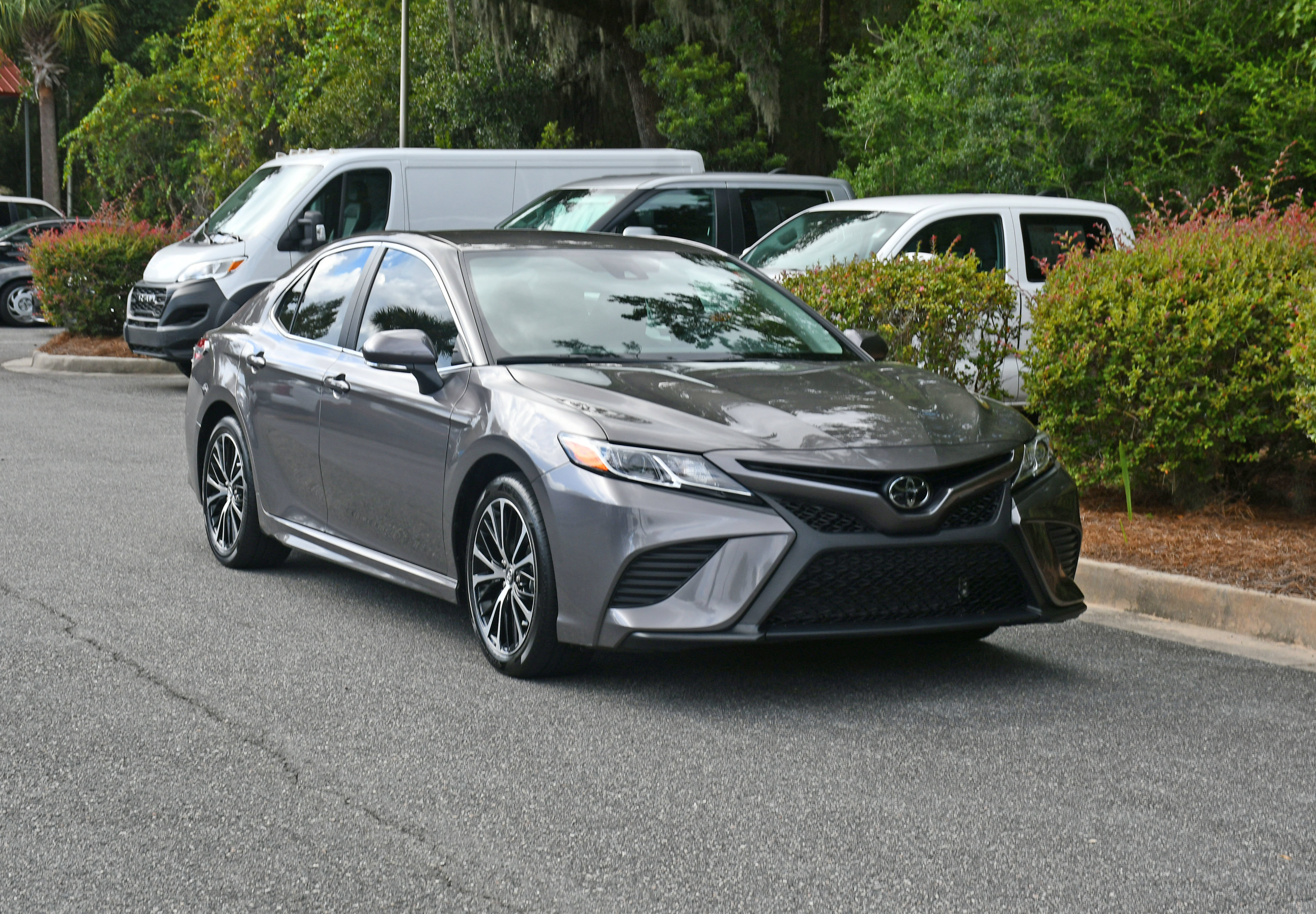Used 2020 Toyota Camry SE w/ Convenience Package FWD image 6