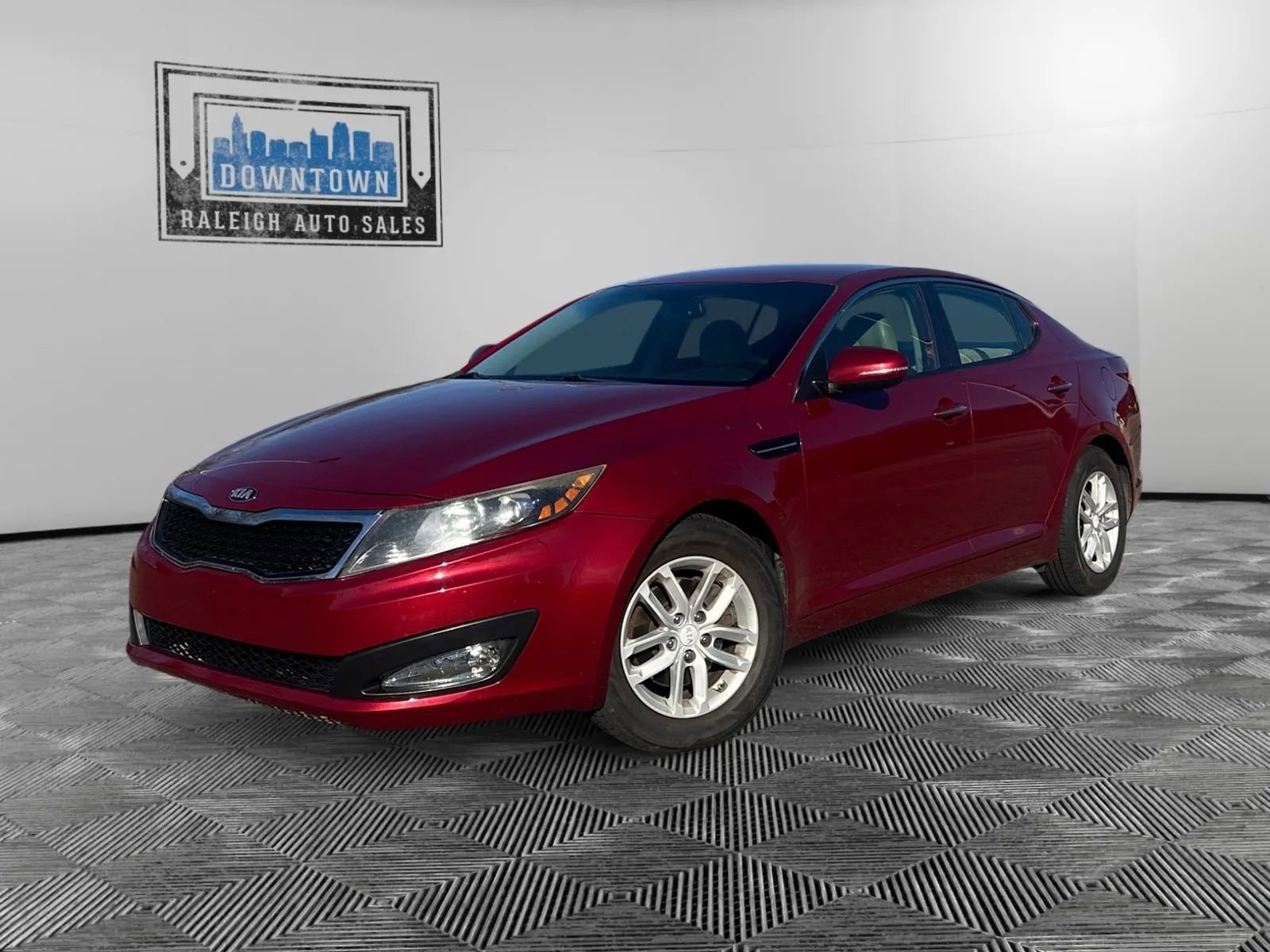 Used 2013 Kia Optima LX w/ Convenience Plus Pkg image 2