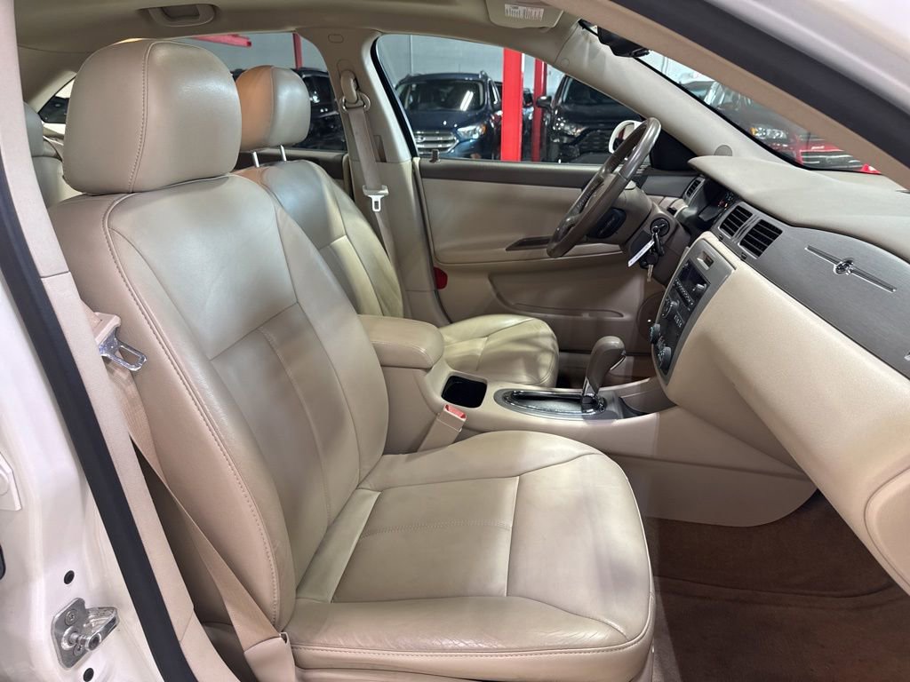 Used 2008 Chevrolet Impala LTZ FWD image 38