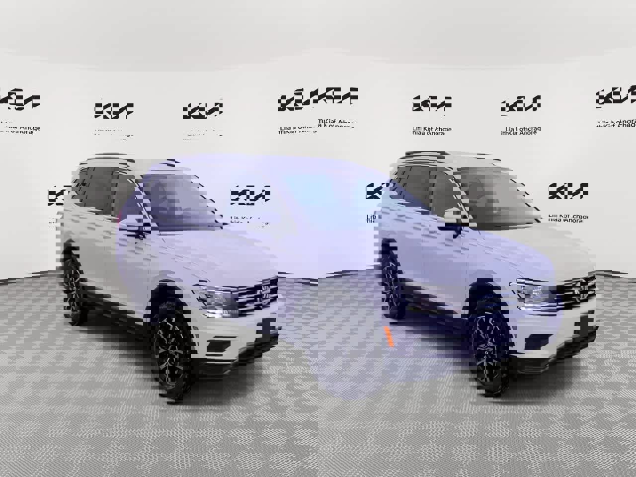 Used 2021 Volkswagen Tiguan SE image 2