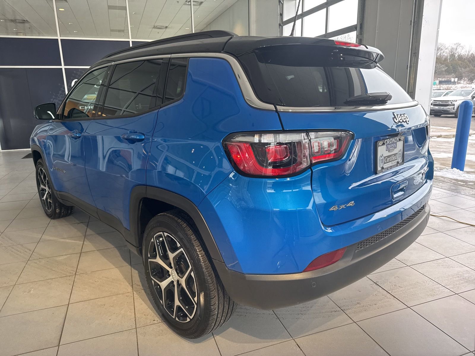 Used 2024 Jeep Compass Limited image 9