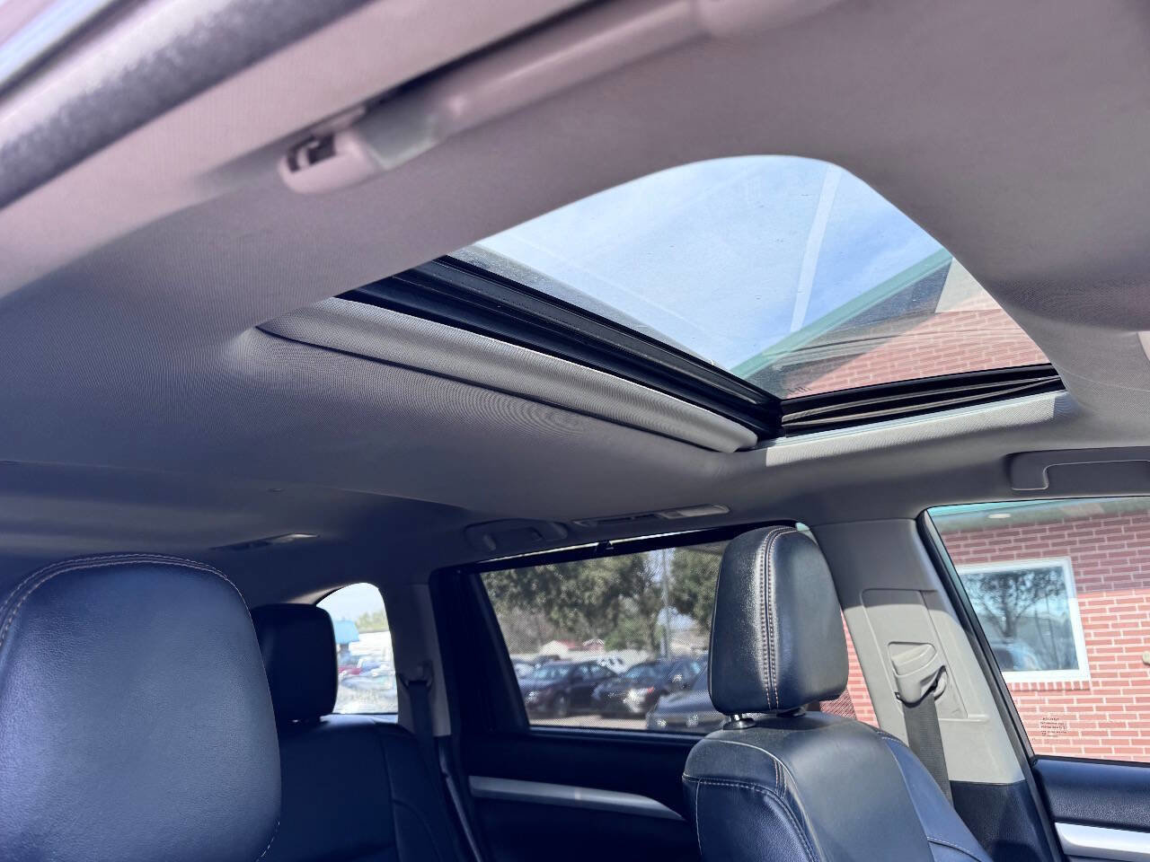 Used 2017 Toyota Highlander XLE image 7