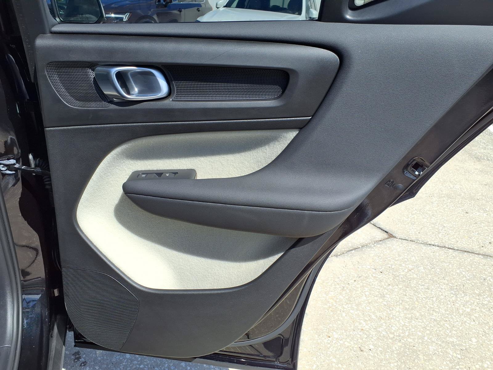 Certified 2025 Volvo XC40 B5 Ultra AWD/4WD image 14