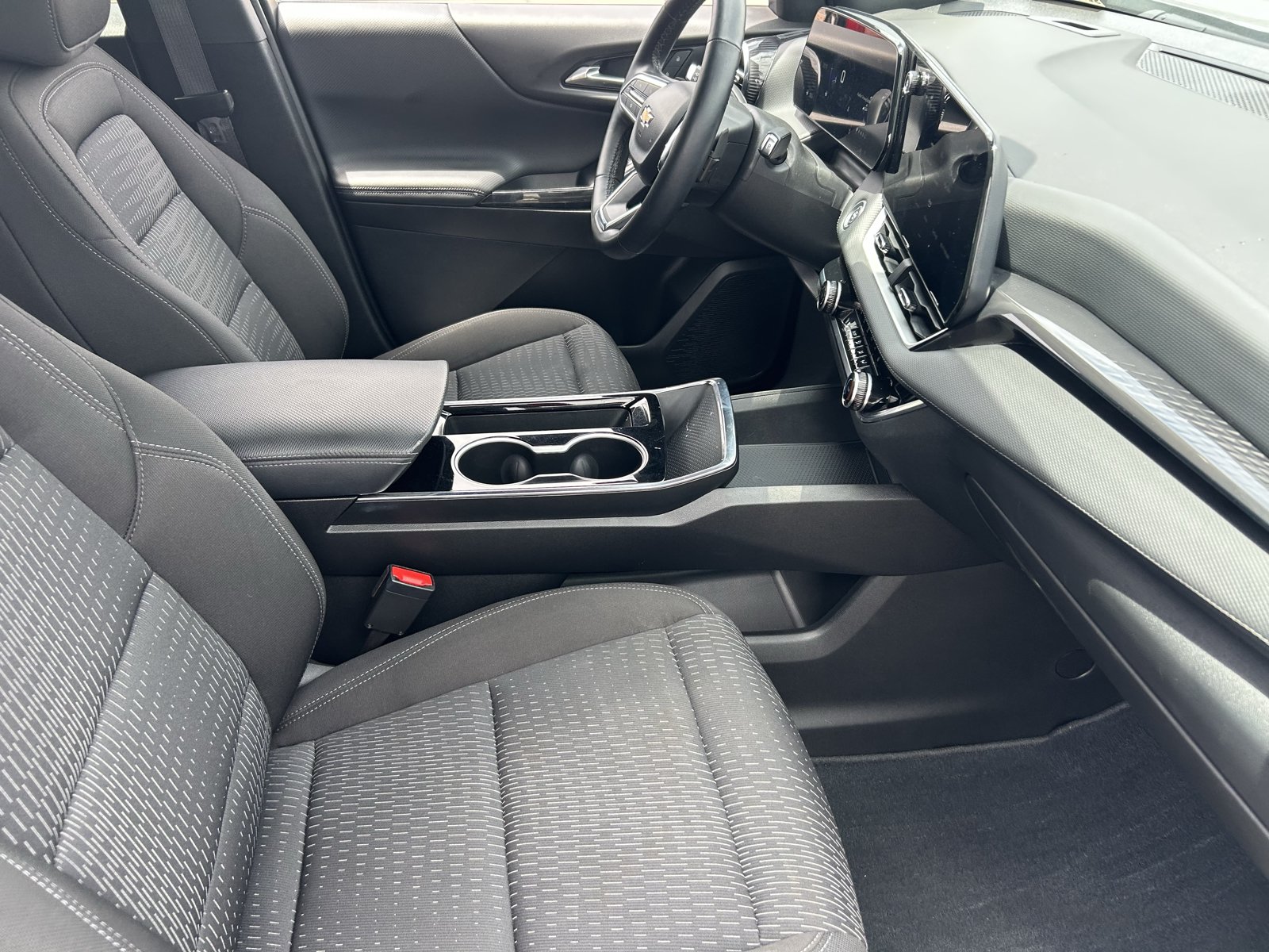 Used 2025 Chevrolet Equinox LT FWD image 12