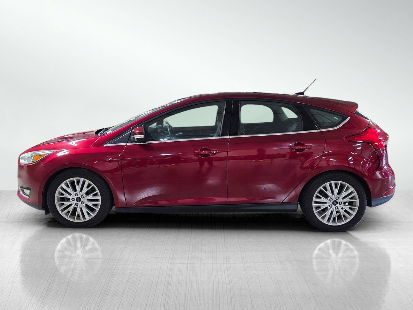 Used 2015 Ford Focus Titanium FWD image 4