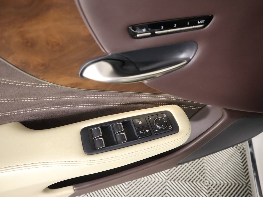 Used 2018 Lexus LS 500 w/ Accessory Package (Z2) image 24