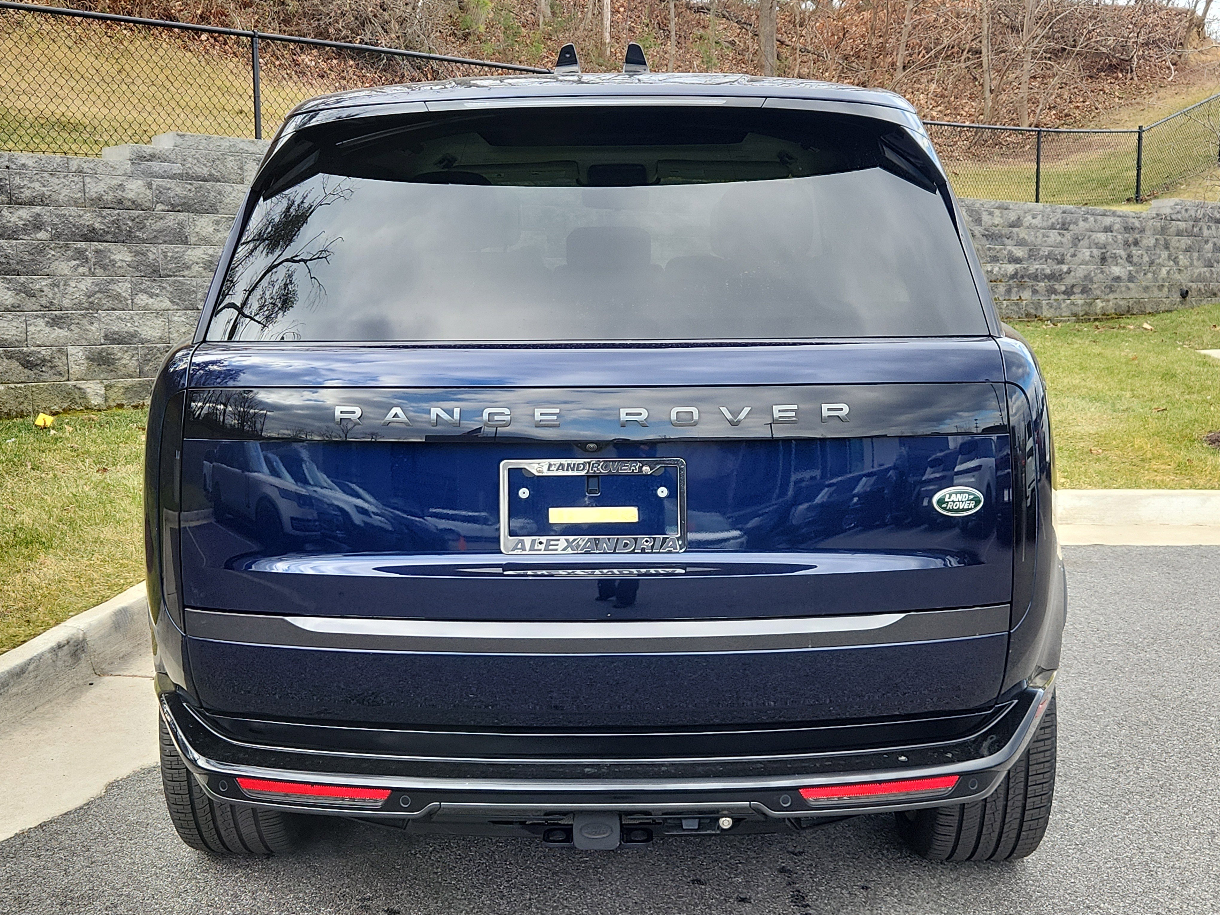 Used 2023 Land Rover Range Rover Long Wheelbase SE image 7