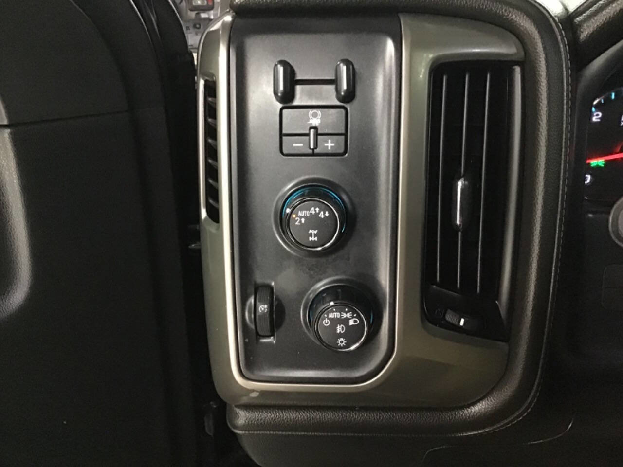 Used 2017 Chevrolet Silverado 1500 High Country AWD/4WD image 15