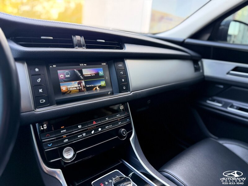 Used 2018 Jaguar XF Premium RWD image 25