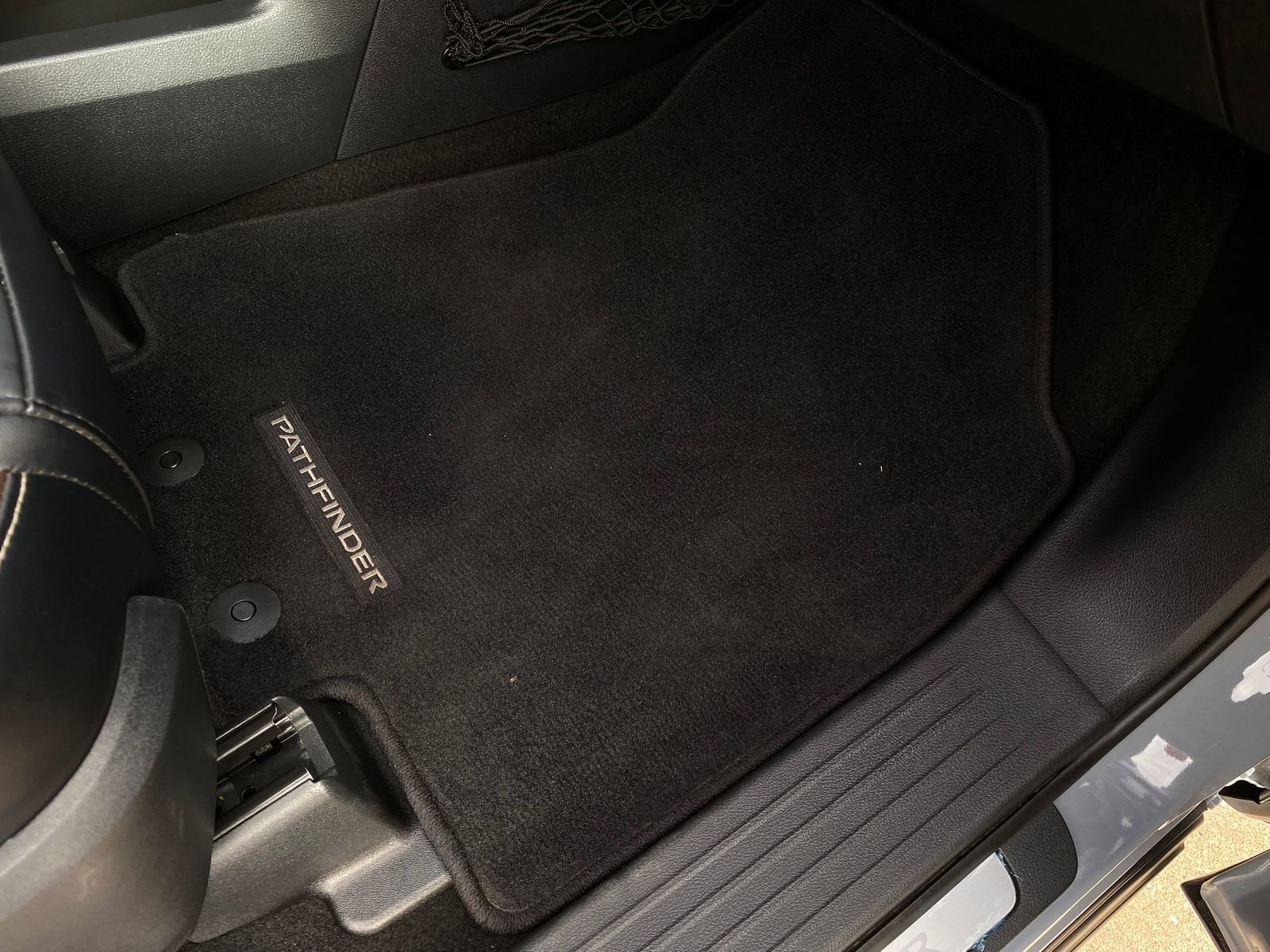 Used 2024 Nissan Pathfinder Platinum w/ Black Appearance Package image 14