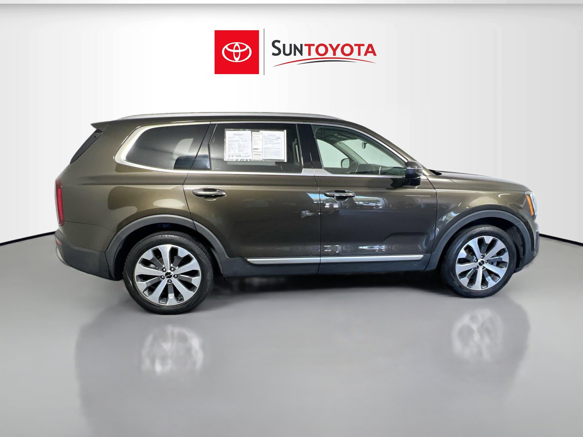 Used 2022 Kia Telluride S AWD/4WD image 2