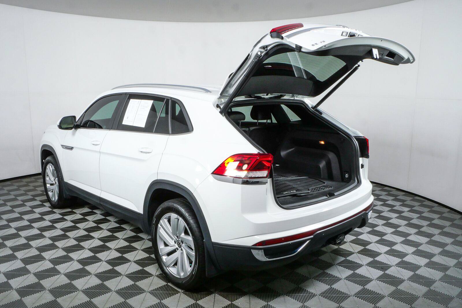 Certified 2023 Volkswagen Atlas Cross Sport SE AWD/4WD image 30