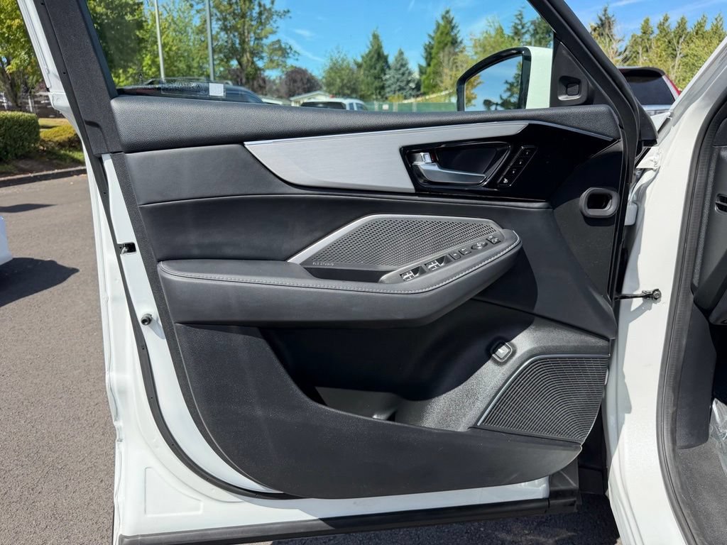 Used 2023 Acura MDX w/ Technology Package AWD/4WD image 11