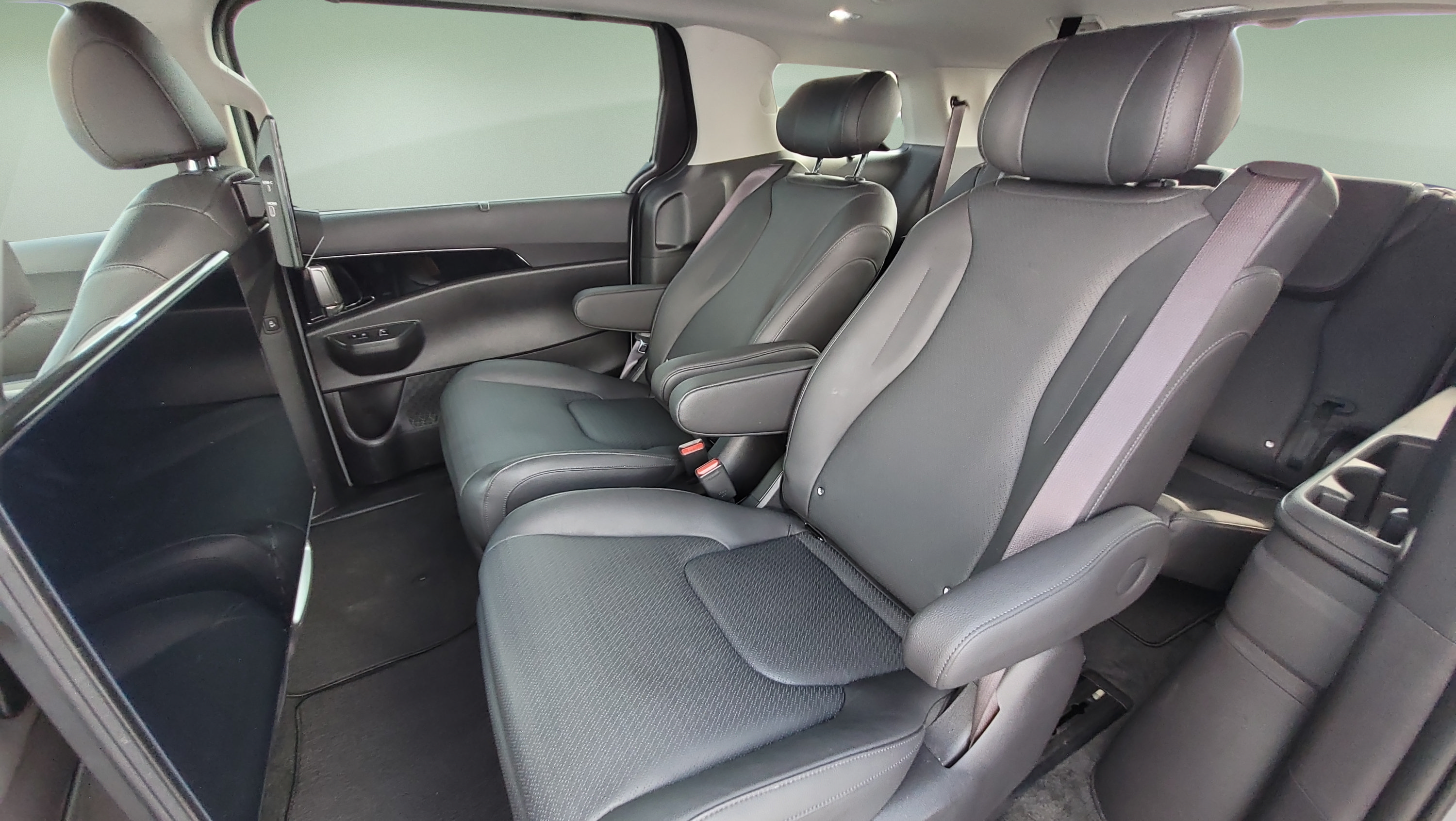 Used 2025 Kia Carnival SX Prestige FWD image 18
