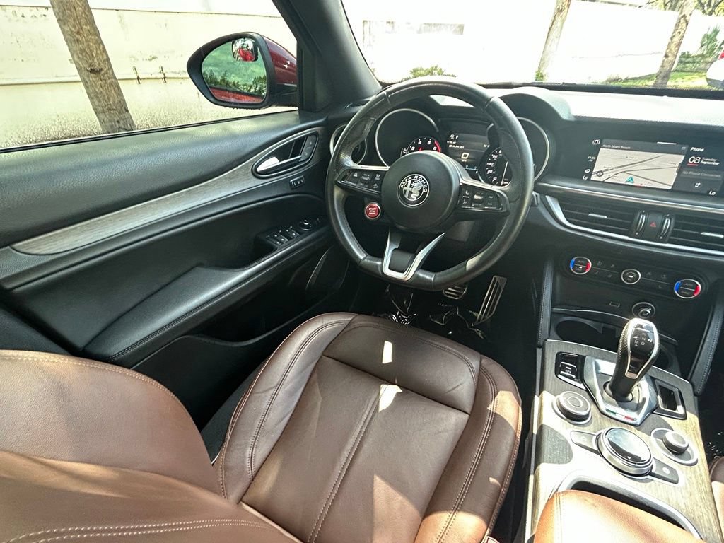 Used 2022 Alfa Romeo Stelvio Ti AWD/4WD image 9