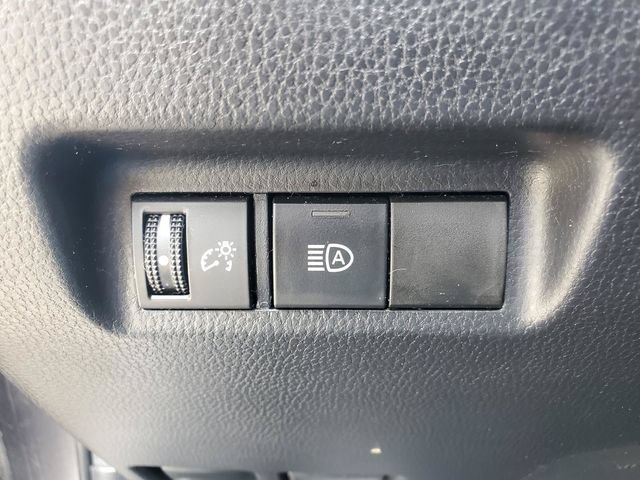 Used 2021 Toyota RAV4 LE AWD/4WD image 11