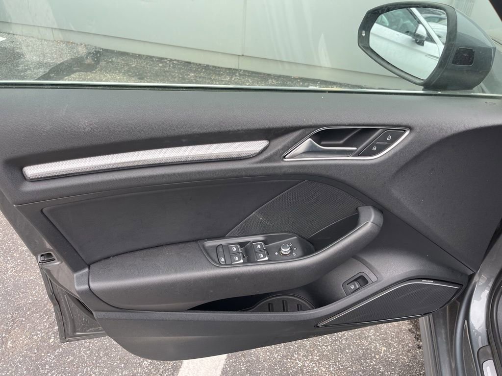 Used 2018 Audi A3 e-tron Premium Plus w/ Technology Package FWD image 7