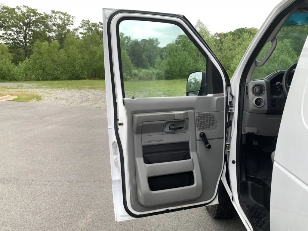 Used 2010 Ford E-250 and Econoline 250 image 15