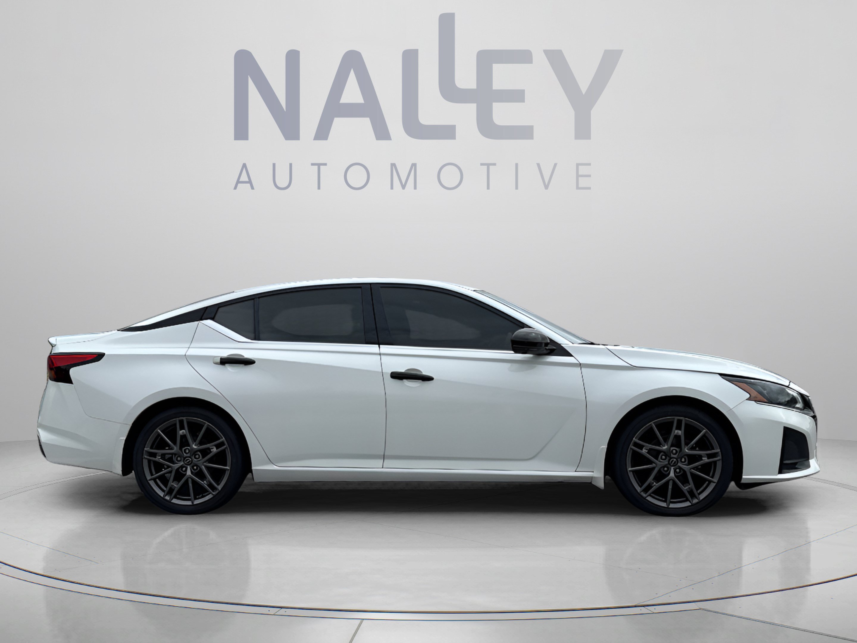 Used 2024 Nissan Altima 2.0 SR FWD image 6