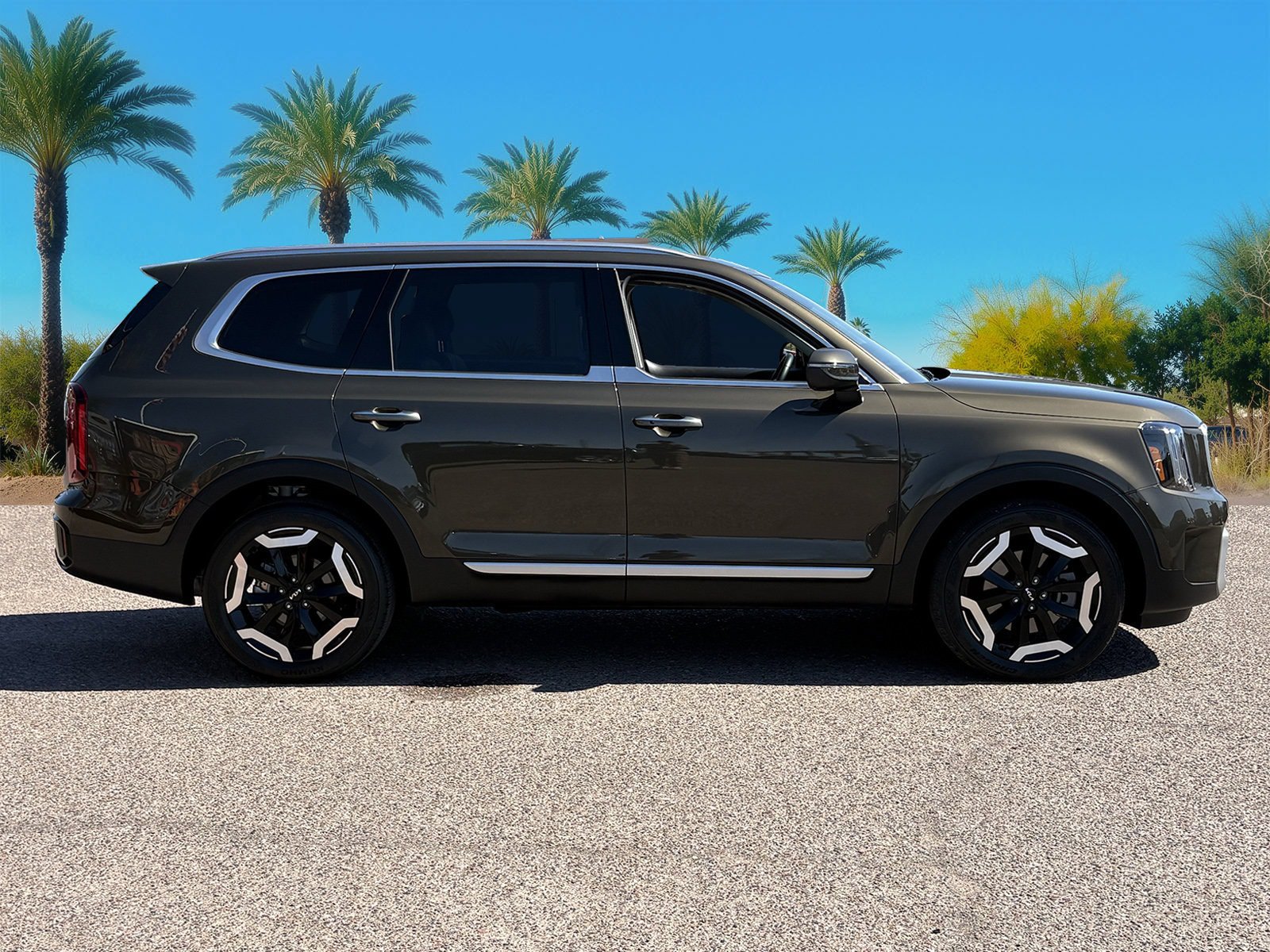 Used 2025 Kia Telluride S FWD image 7