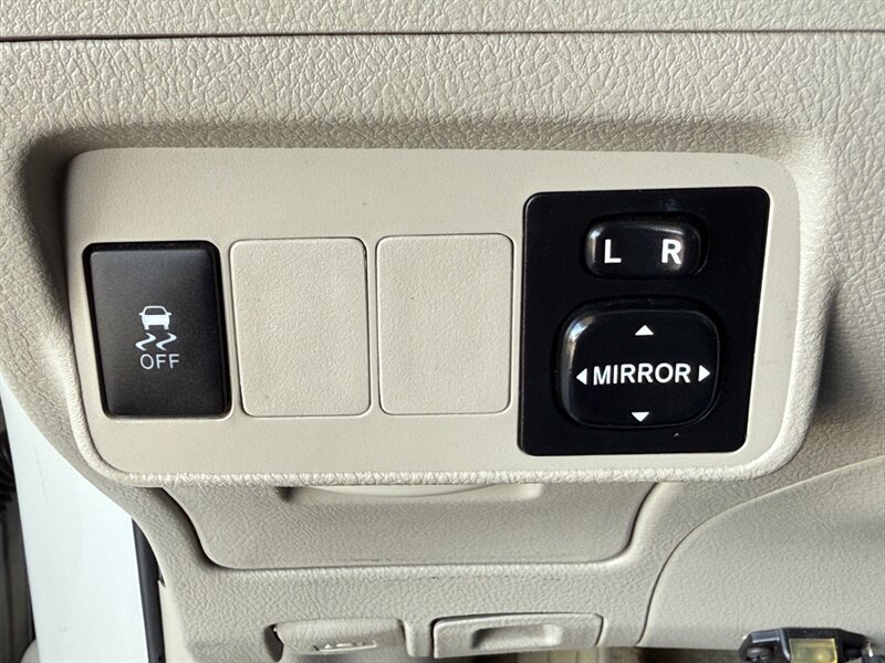 Used 2013 Toyota Corolla LE FWD image 32
