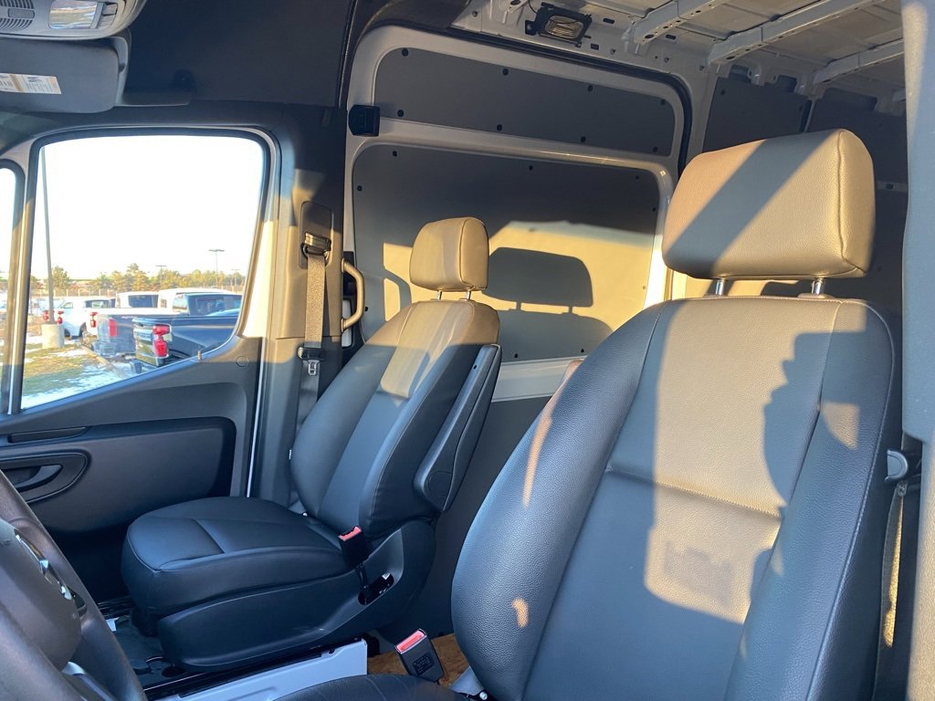 Used 2024 Mercedes-Benz Sprinter 2500 image 11