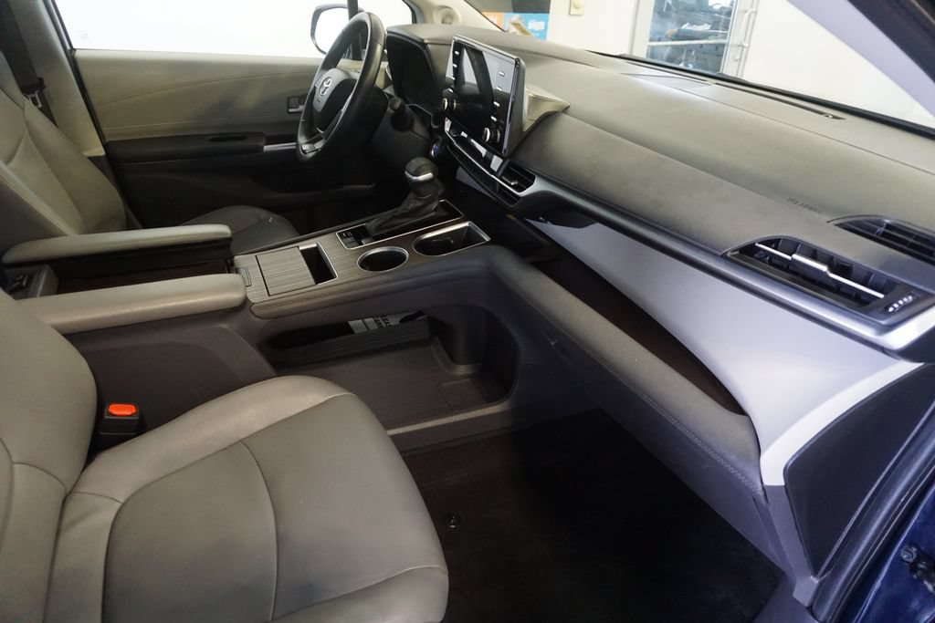 Used 2024 Toyota Sienna XLE w/ XLE Plus Package AWD/4WD image 28