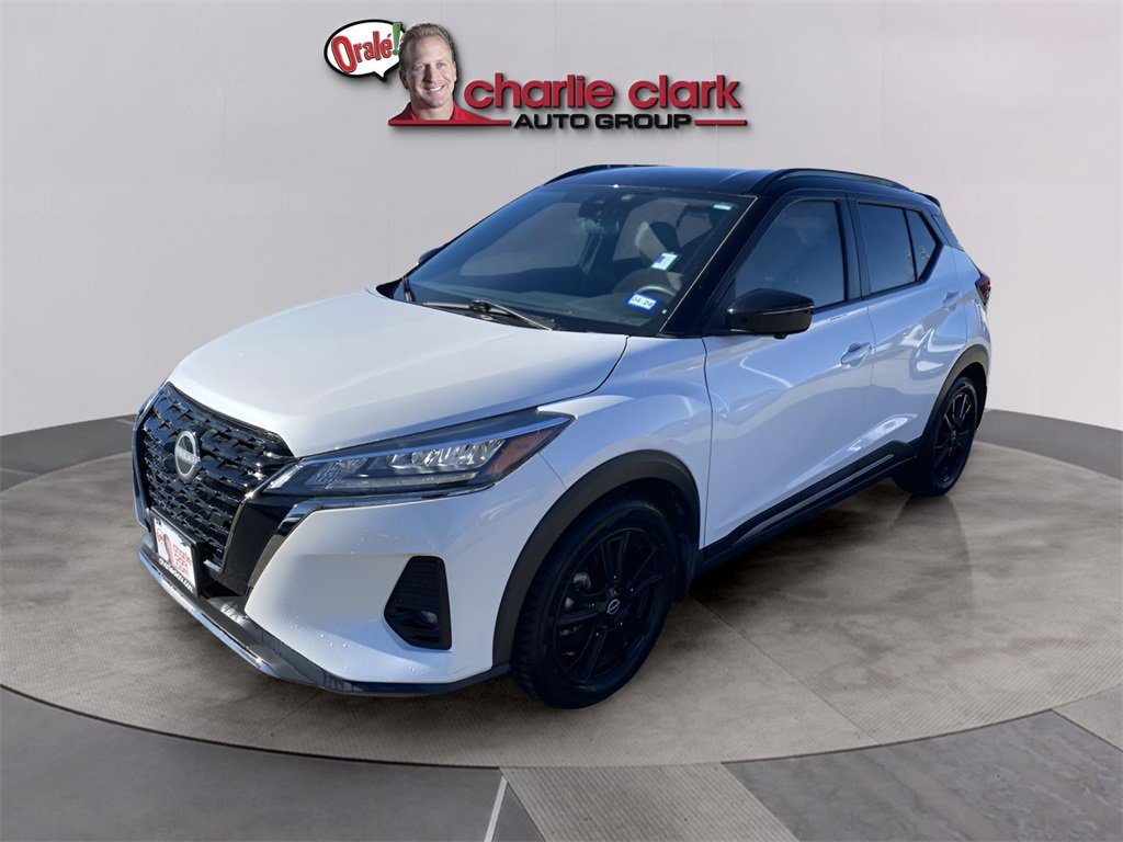 Used 2022 Nissan Kicks SR image 1