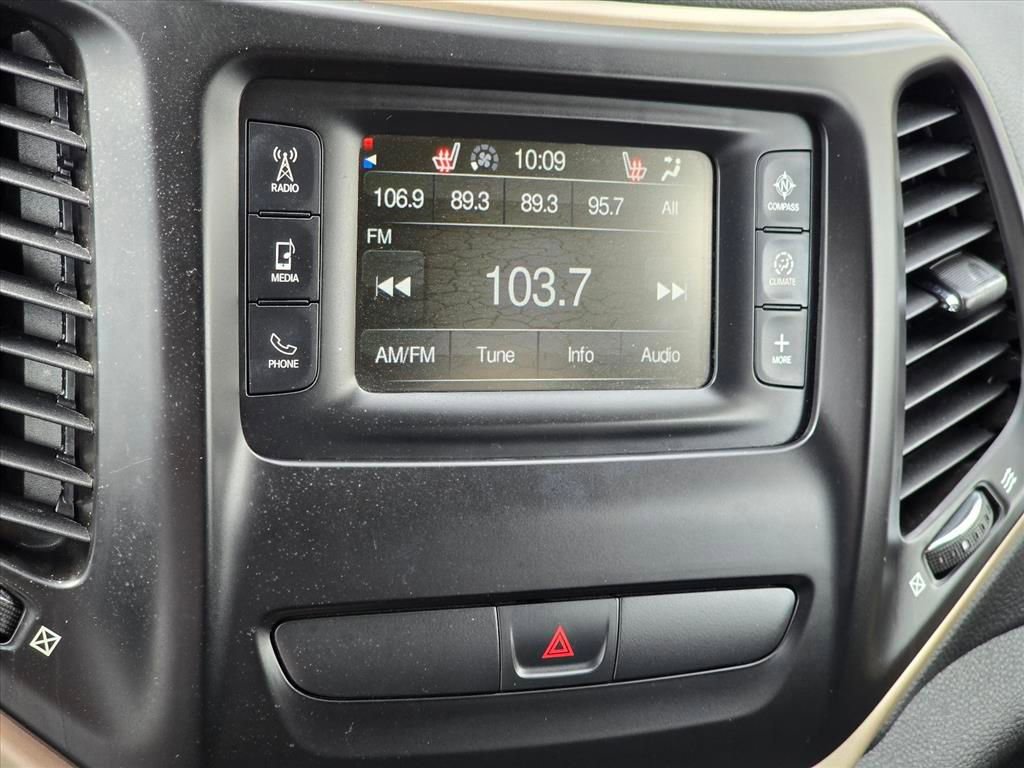 Used 2018 Jeep Cherokee Latitude w/ Altitude Package image 4