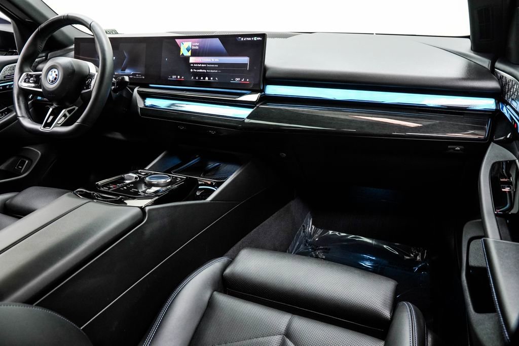 Used 2026 BMW 550e xDrive image 22