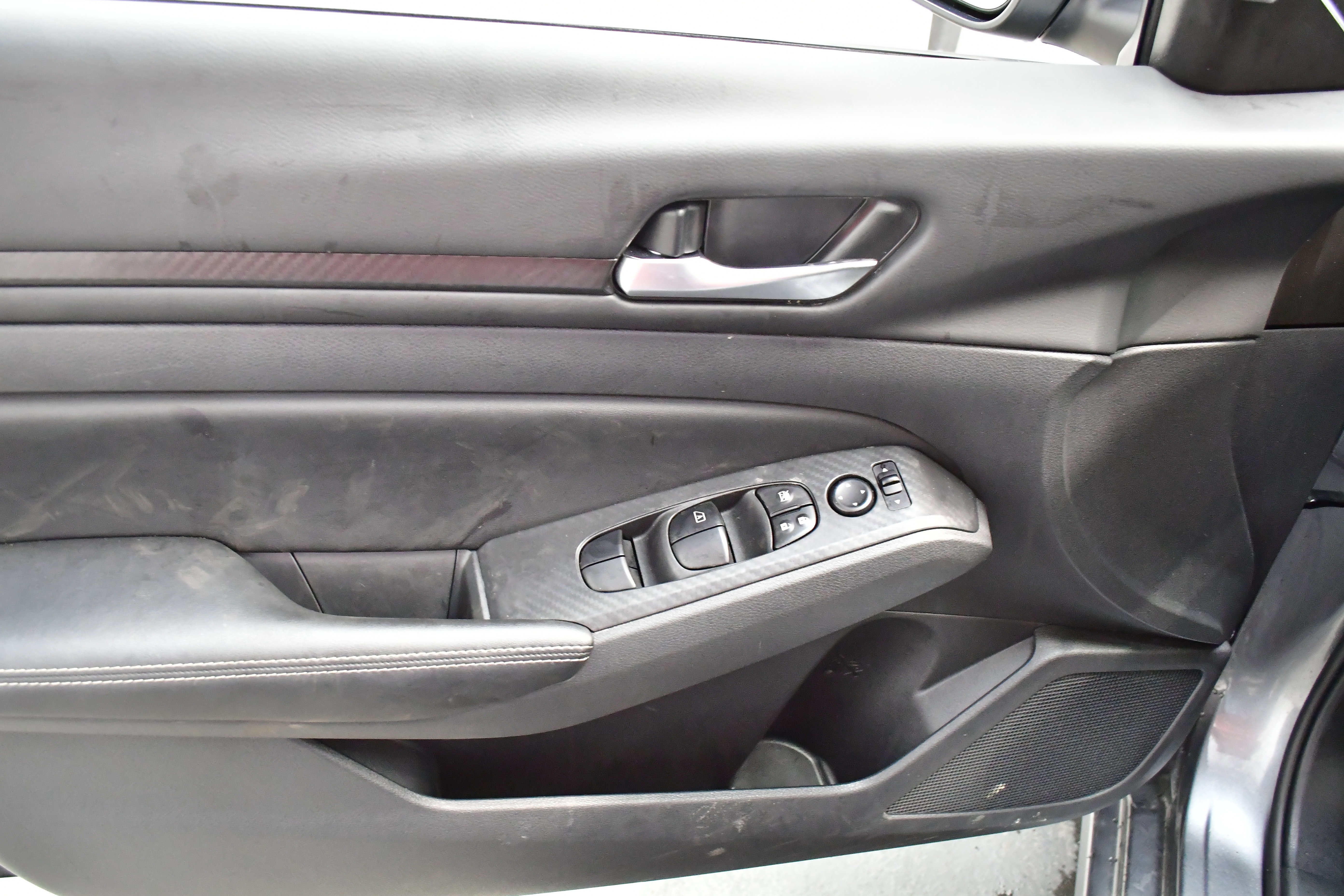 Used 2025 Nissan Altima 2.5 SV image 16