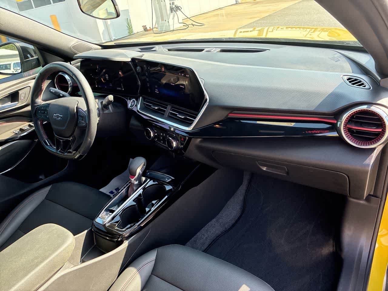 Used 2024 Chevrolet Trax RS w/ Sunroof Package FWD image 28