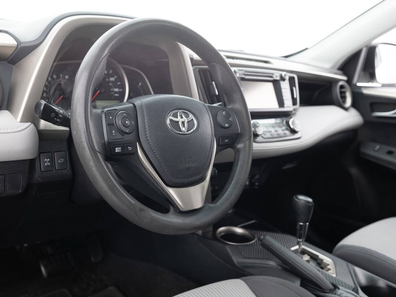 Used 2015 Toyota RAV4 XLE AWD/4WD image 23
