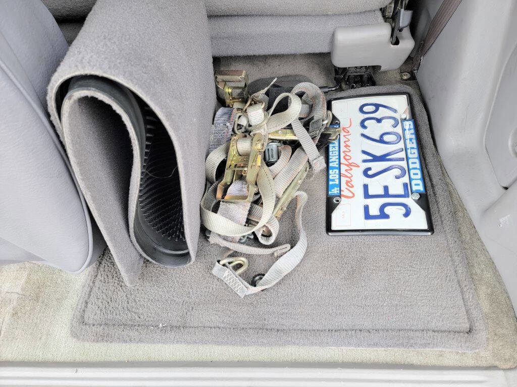 Used 2003 Ford Windstar SE image 32