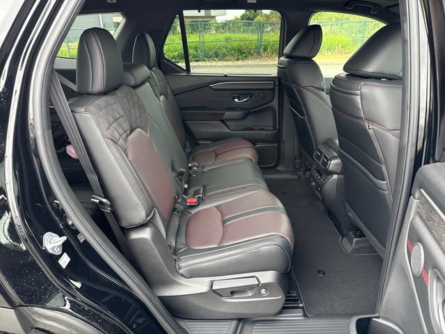 Used 2026 Honda Pilot Black Edition image 12