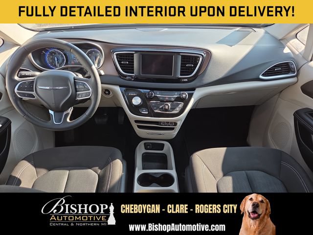Used 2023 Chrysler Voyager LX FWD image 3