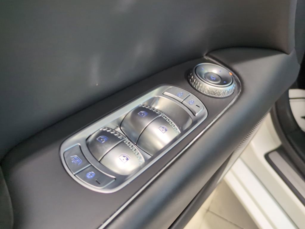 Certified 2023 Genesis G90 3.5T image 17